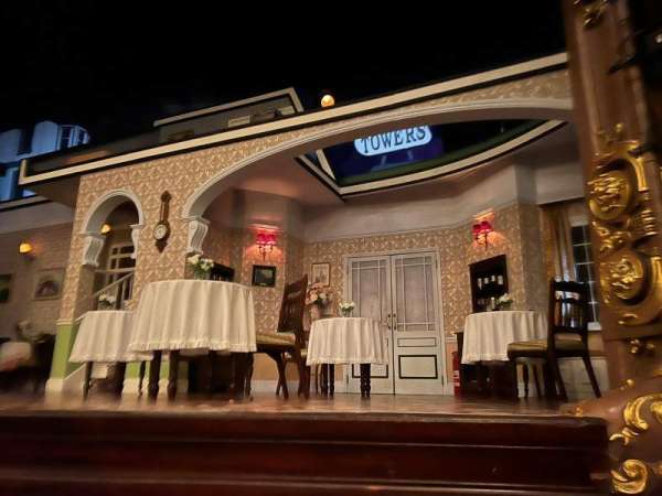 Apollo Theatre, section: Stalls, row: C, seat: 4