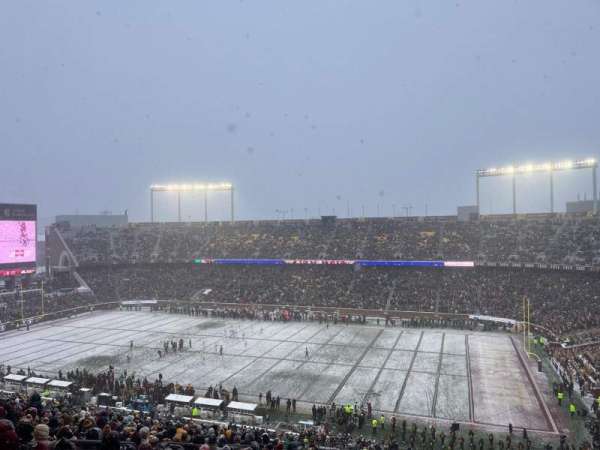 Huntington Bank Stadium, section: 237, row: 27, seat: 12