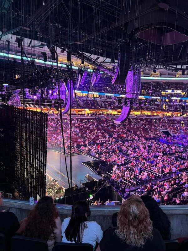 United Center, section: 222, row: 4, seat: 1