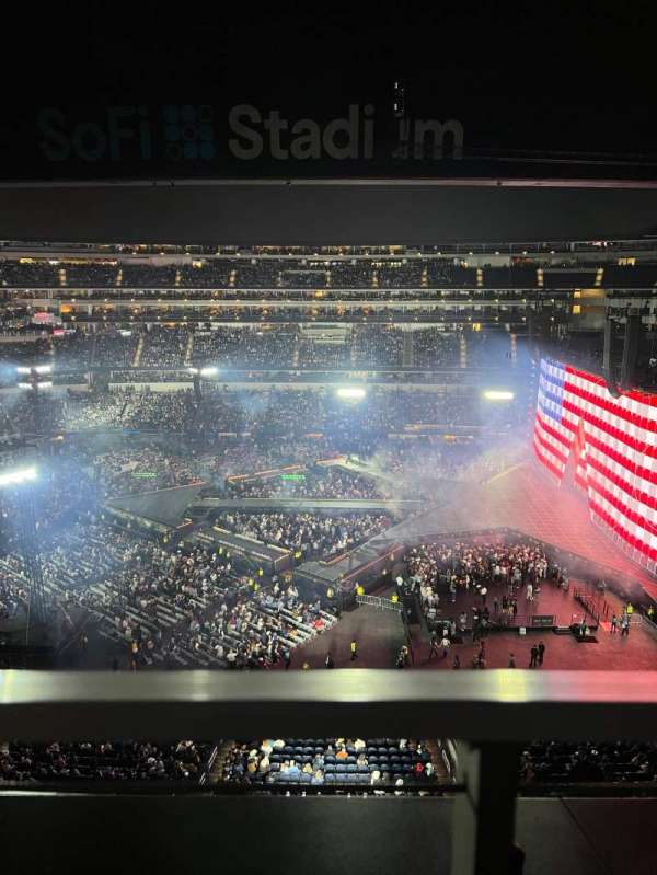 SoFi Stadium, section: 350, row: 1, seat: 7