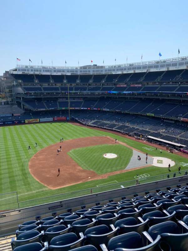 Yankee Stadium, section: 326, row: 7, seat: 25
