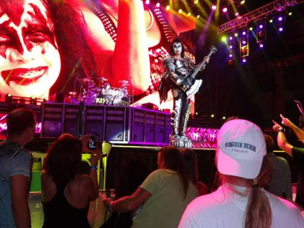 Hollywood Casino Amphitheatre, section: 102, row: D, seat: 4