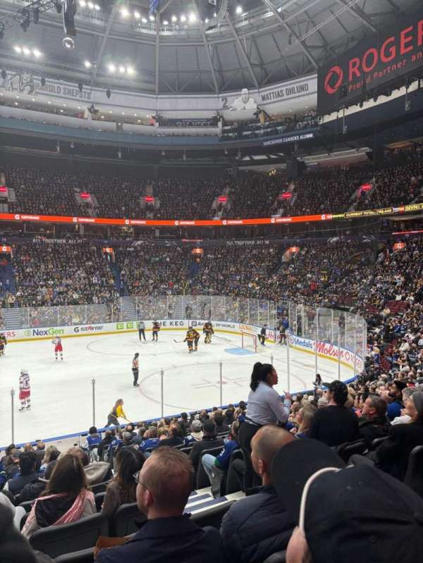 Rogers Arena, section: 105, row: 17, seat: 104