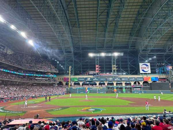 Daikin Park, section: 124, row: 18, seat: 5
