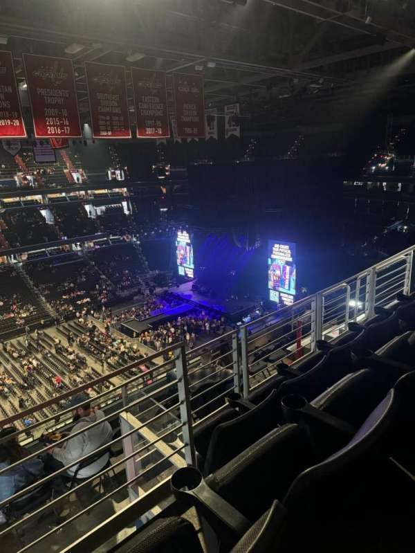 Capital One Arena, section: 416, row: H, seat: 3