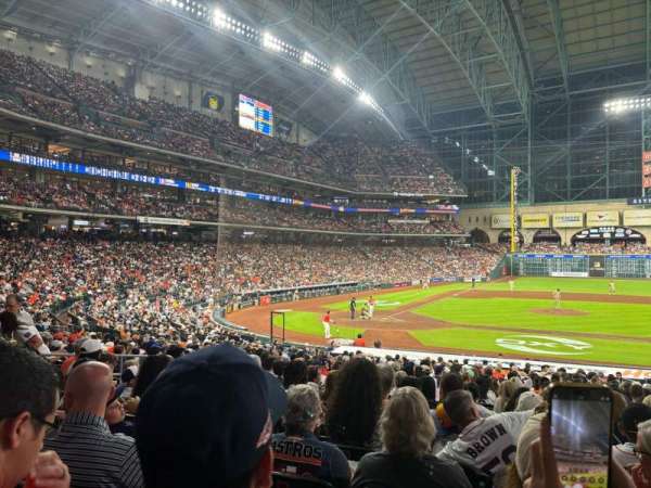 Daikin Park, section: 124, row: 29, seat: 9