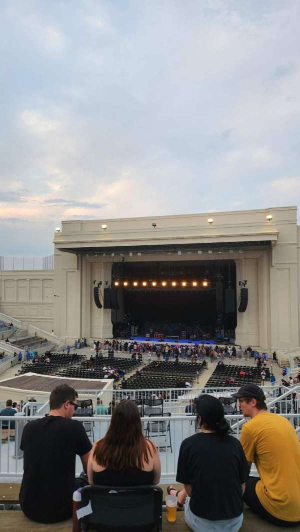 Orion Amphitheater, section: 305, row: EE, seat: 6