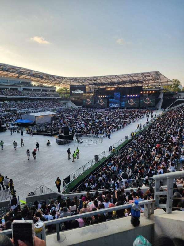 BMO Stadium, section: 218, row: B, seat: 2
