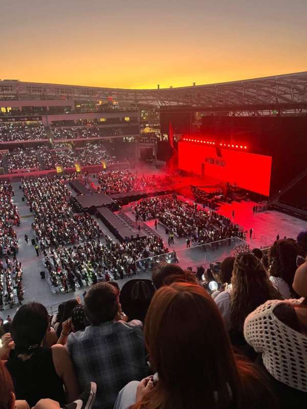 BMO Stadium, section: 212, row: U, seat: 9