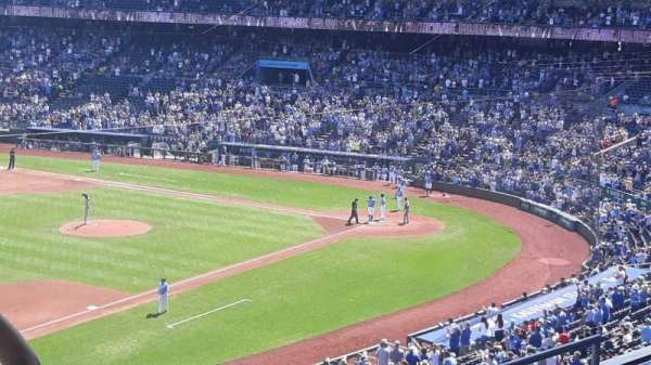 Kauffman Stadium, section: Craft and Draft, row: 3, seat: 31