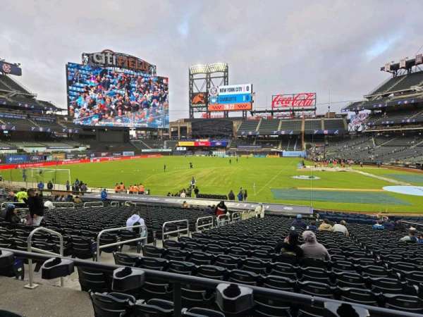 Citi Field, section: 121, row: 24, seat: 11