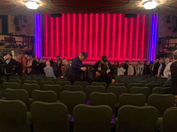 Shubert Theatre, section: Orchestra C, row: R, seat: 107