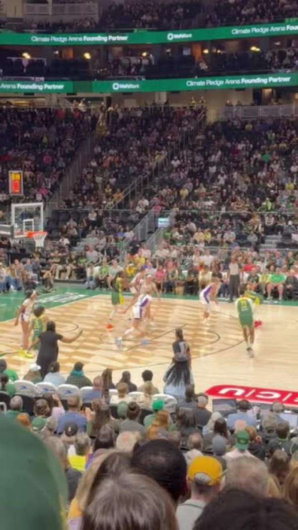 Climate Pledge Arena, section: 01, row: M, seat: 8
