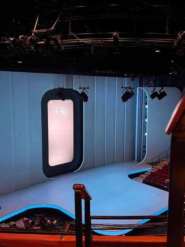 Vivian Beaumont Theater, section: Loge L, row: C, seat: 101