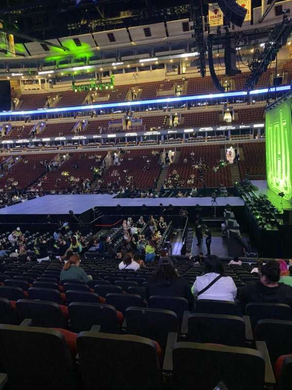 United Center, section: 121, row: 18, seat: 3