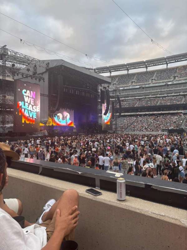 MetLife Stadium, section: 139, row: 7, seat: 8