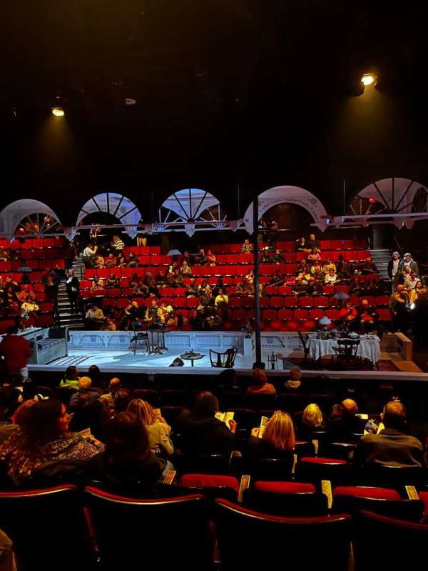 Circle in the Square Theatre, section: Orchestra 200 (Even), row: G, seat: 236