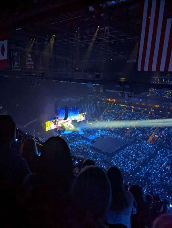State Farm Arena, section: 220, row: R, seat: 3