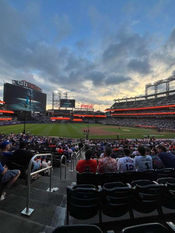 Citi Field, section: 124, row: 26, seat: 18