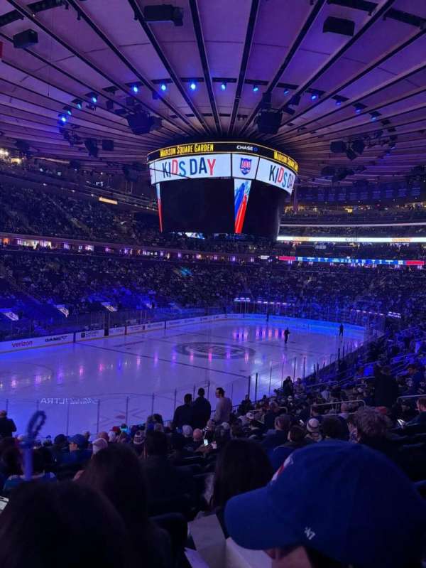 Madison Square Garden, section: 104, row: 21, seat: 6