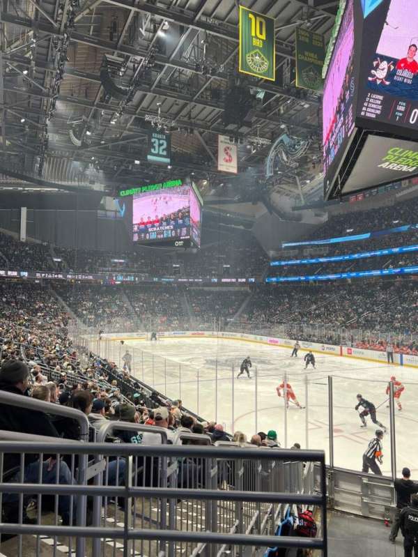 Climate Pledge Arena, section: 09, row: P, seat: 17