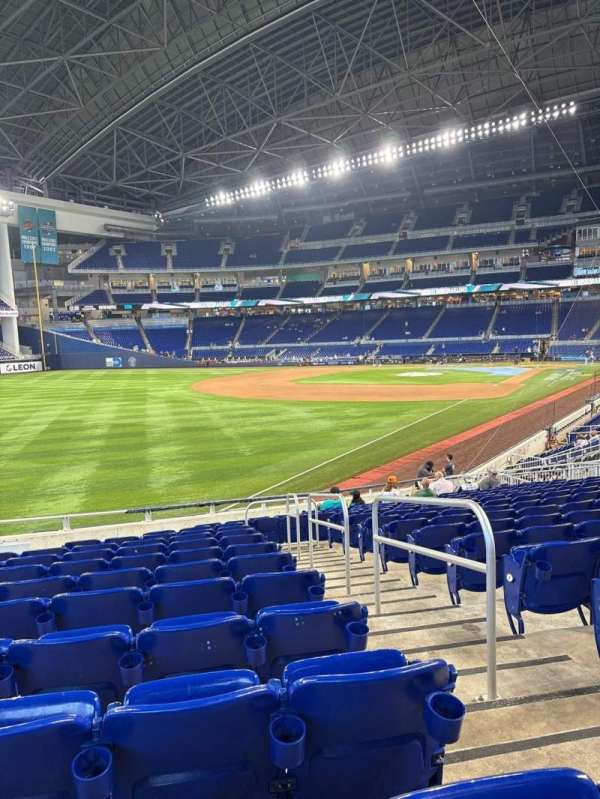 LoanDepot Park, section: 27, row: 8, seat: 2