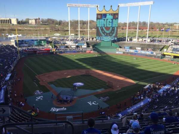 Kauffman Stadium, section: 423, row: S, seat: 1