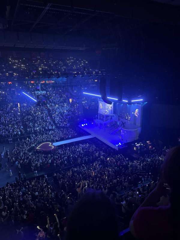 Moda Center, section: 318, row: B, seat: 7