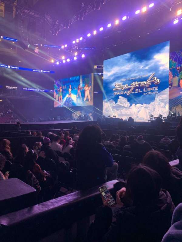 United Center, section: 122, row: 2, seat: 4