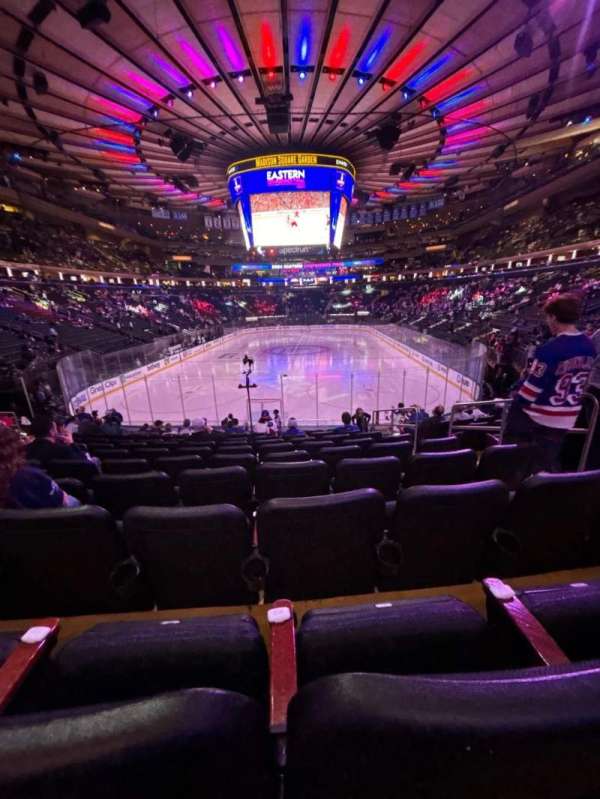Madison Square Garden, section: 114, row: 17, seat: 17