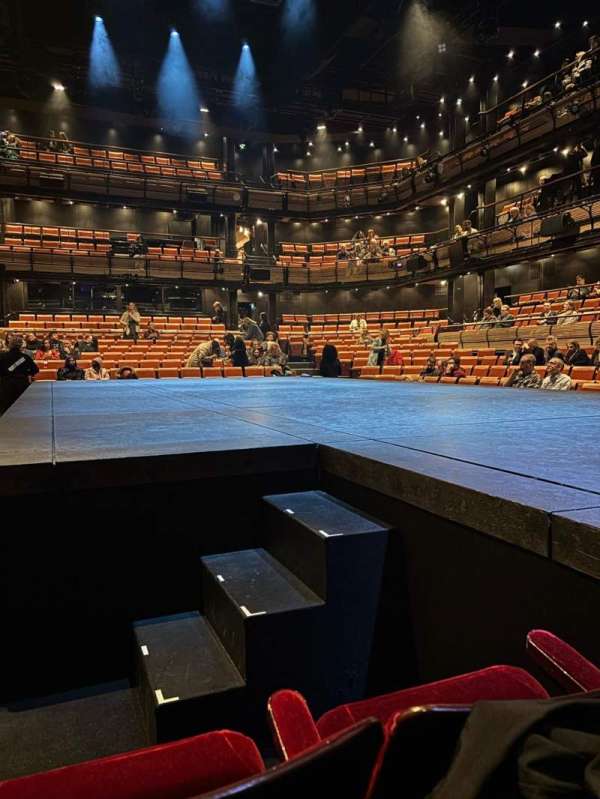 Bridge Theatre, section: Stalls, row: B, seat: 87