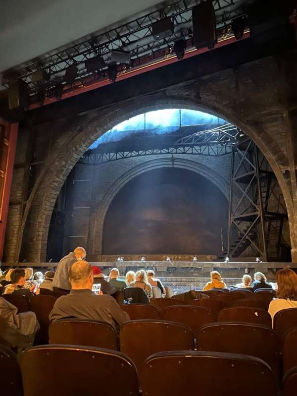 Lunt-Fontanne Theatre, section: Orchestra R, row: L, seat: 6