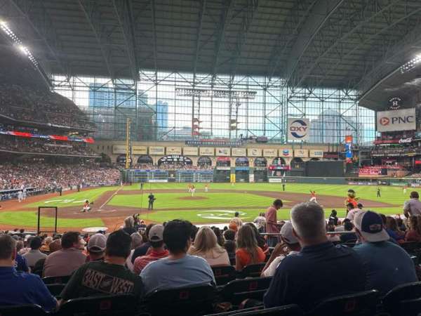 Daikin Park, section: 122, row: 22, seat: 21