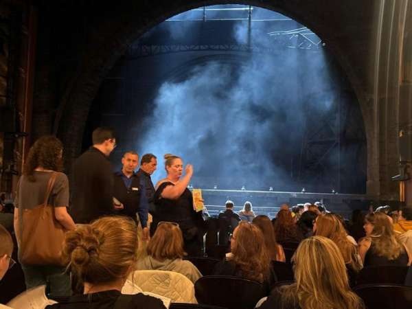 Lunt-Fontanne Theatre, section: Orchestra R, row: Q, seat: 6