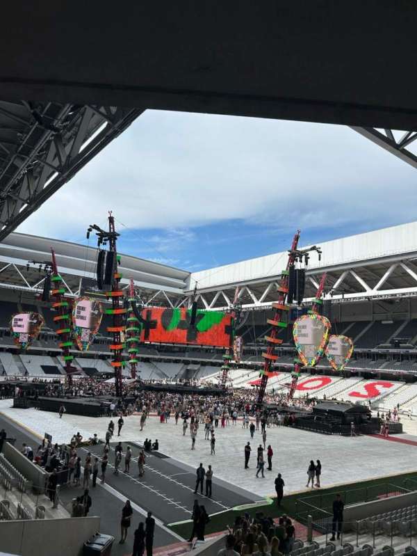 Stade Pierre Mauroy, section: L04, row: 38, seat: 63