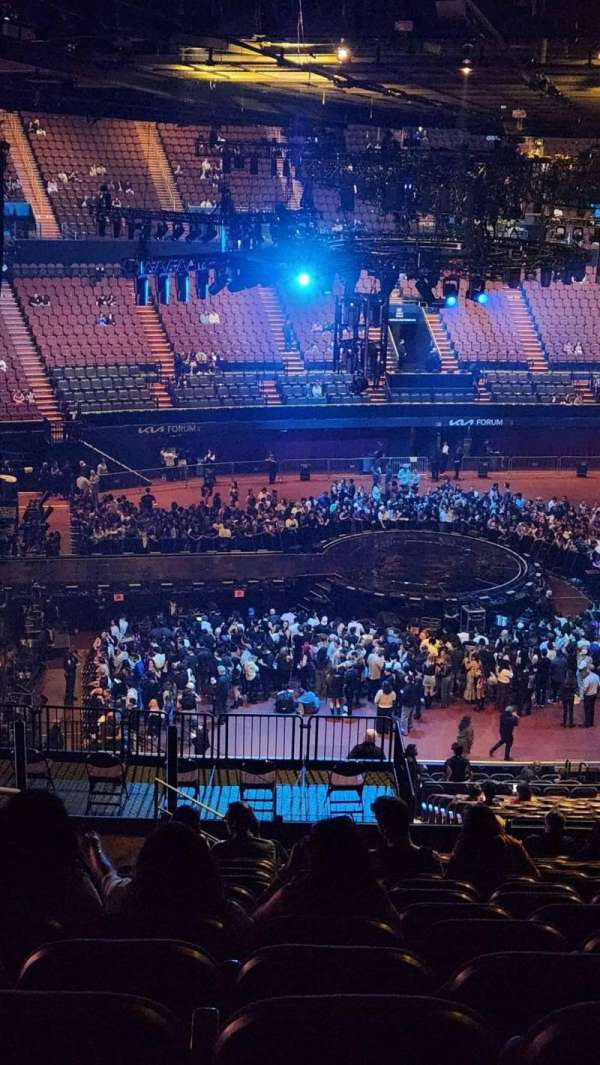 Kia Forum, section: 225, row: 15, seat: 3