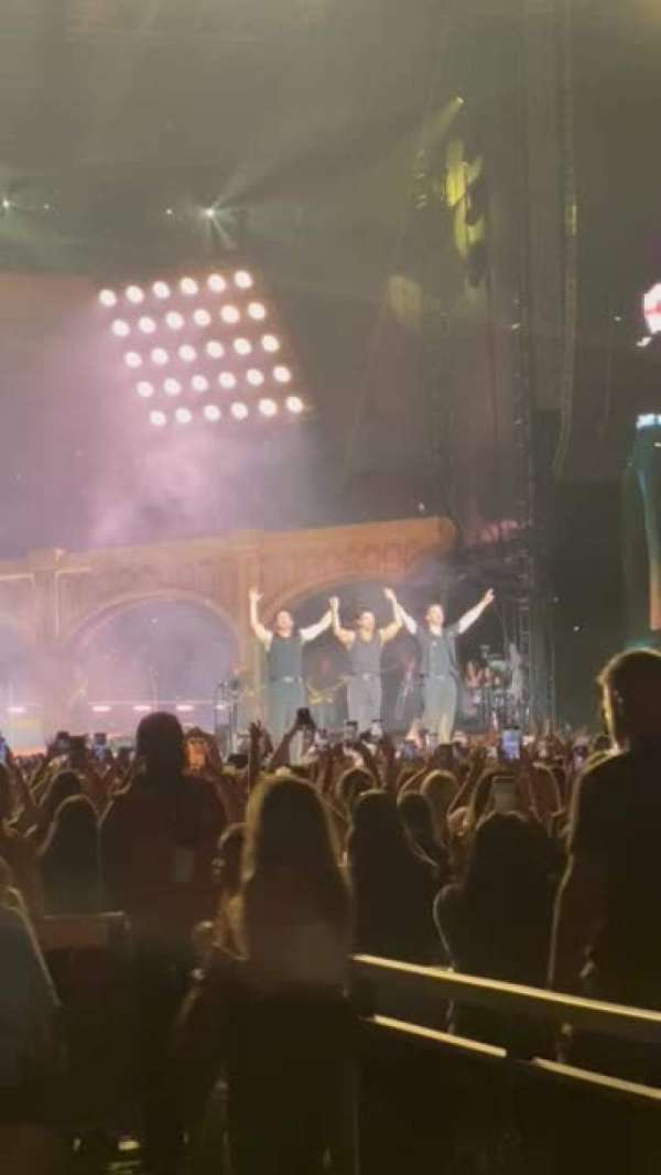 MetLife Stadium, section: Floor 11, row: 11, seat: 1