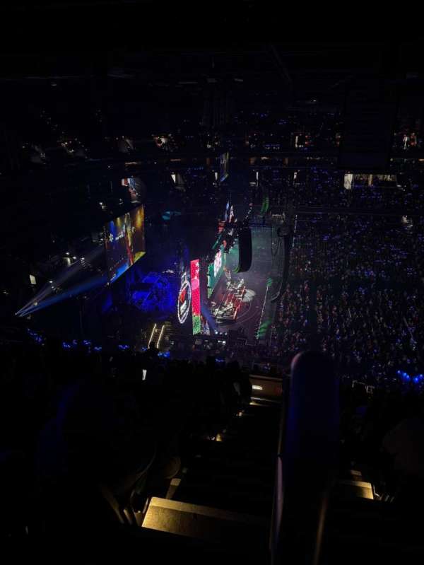 Capital One Arena, section: 433, row: Q, seat: 2