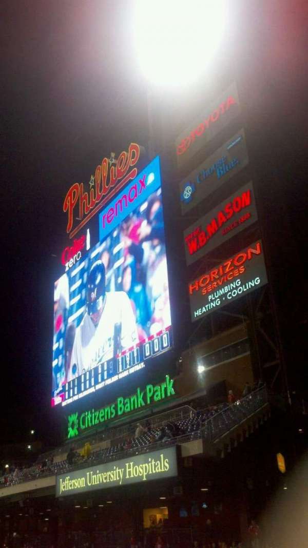 Citizens Bank Park, section: 208, row: 4, seat: 8