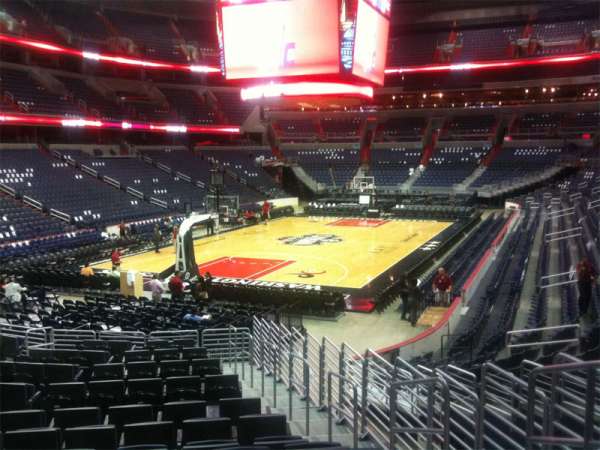 Capital One Arena, section: 107, row: R, seat: 5