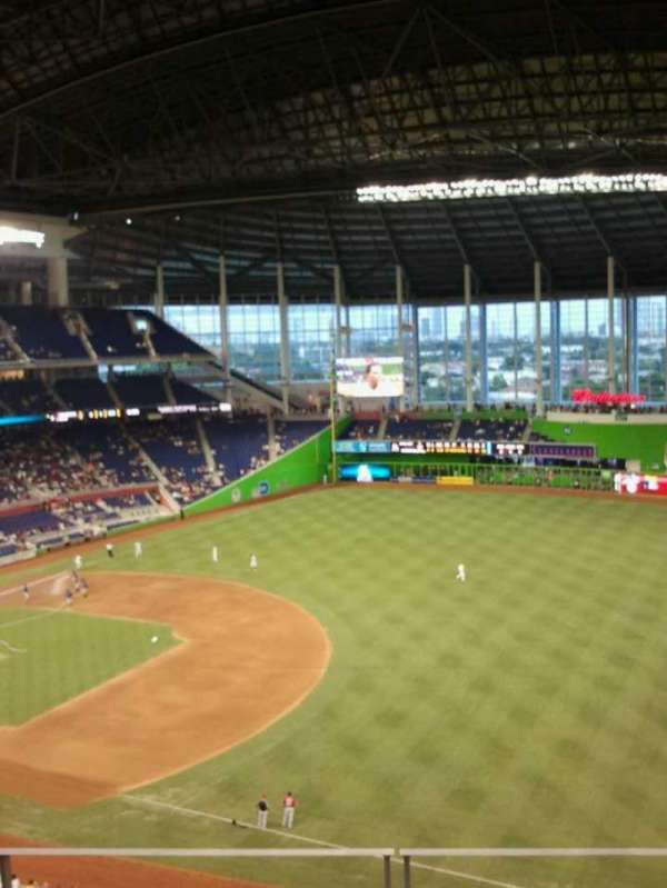 LoanDepot Park, section: 305, row: d, seat: 13