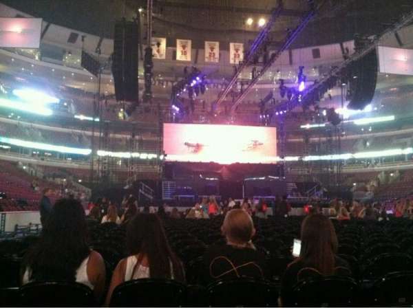 United Center, section: Floor 6, row: 19, seat: 4