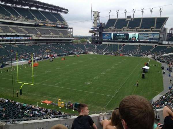 Lincoln Financial Field, section: M13, row: 4, seat: 7