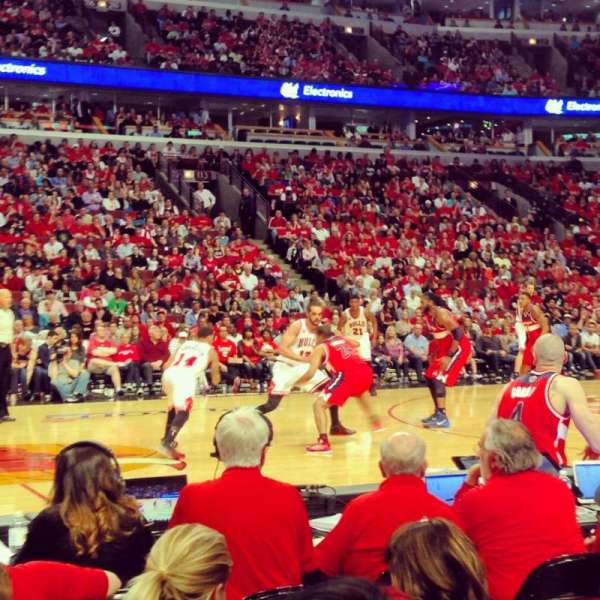 United Center, section: 101, row: 2, seat: 3