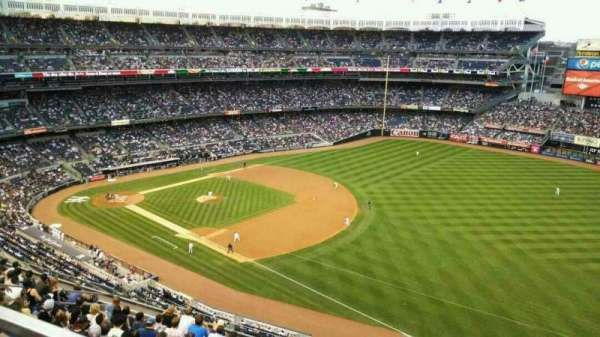 Yankee Stadium, section: 412, row: 3, seat: 9