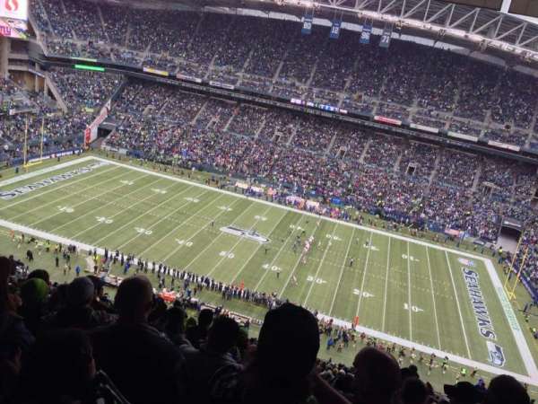 Lumen Field, section: 333, row: EE, seat: 17