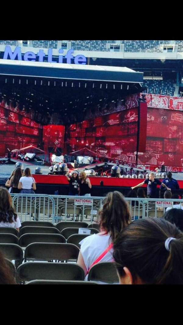 MetLife Stadium, section: 15, row: 10, seat: 9