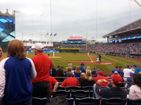 Kauffman Stadium, section: 124, row: H, seat: 5