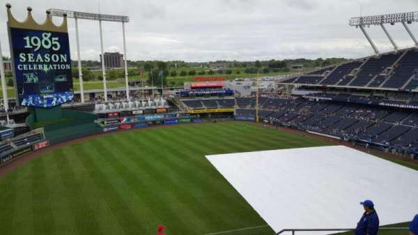 Kauffman Stadium, section: 405, row: cc, seat: 21