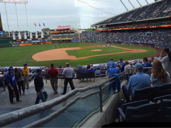 Kauffman Stadium, section: 219, row: FF, seat: 7